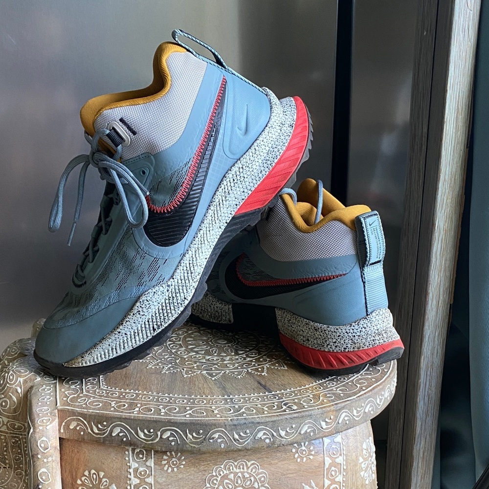 Nike React SFB Carbon, Elite Outdoor Shoes. 🥾 Gray/blue, golden yellow and Red
